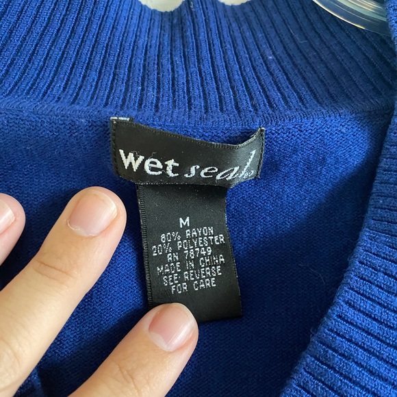 Blue 3/4 sleeved sweater - Picture 3 of 3